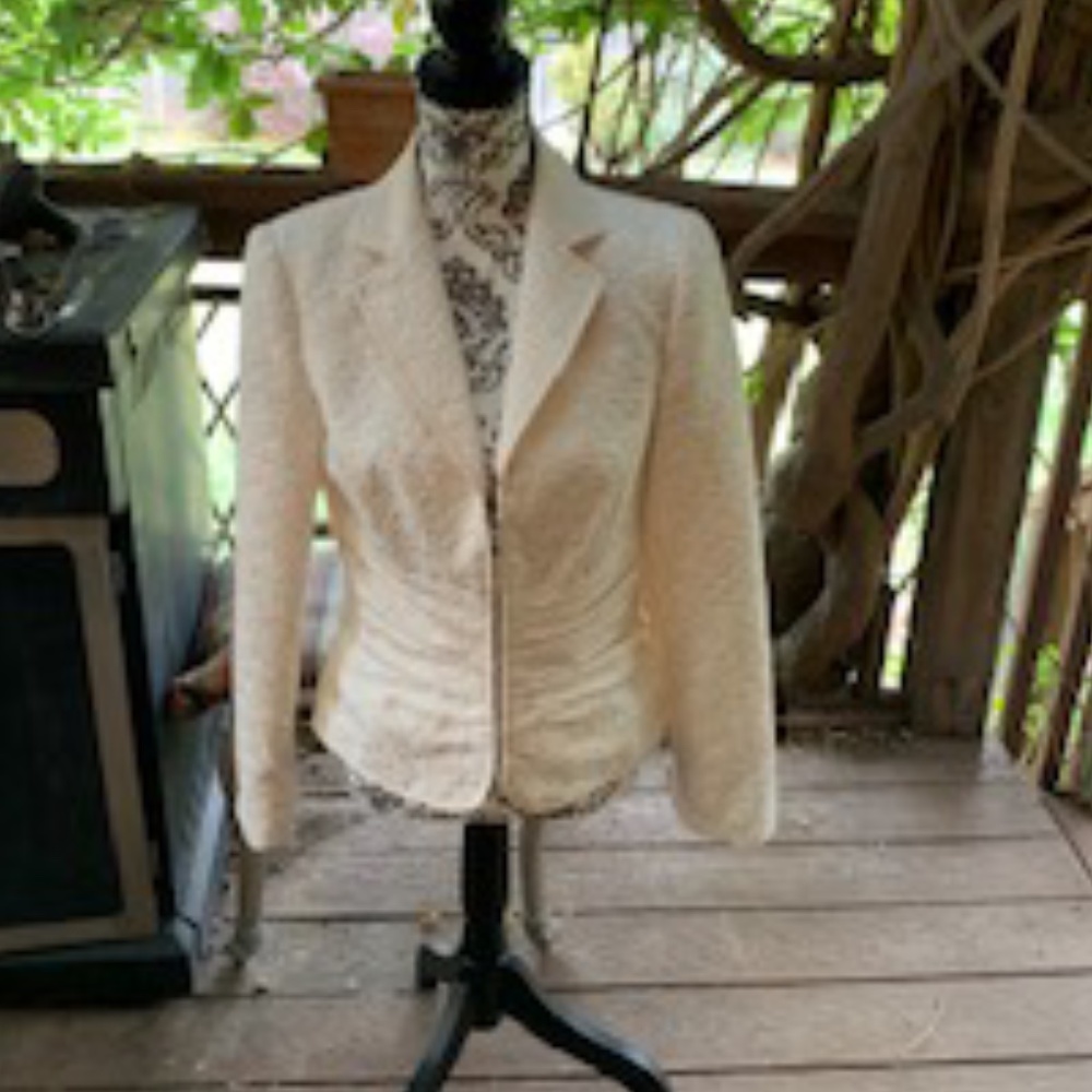 Maggy London, White Jacket, Beautiful Texture, Ruche Front Zip, Size 8